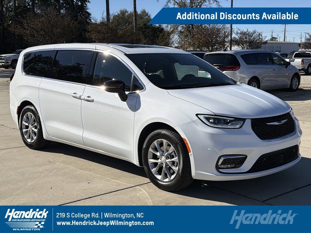 New 2026 Chrysler Pacifica Limited Passenger Van