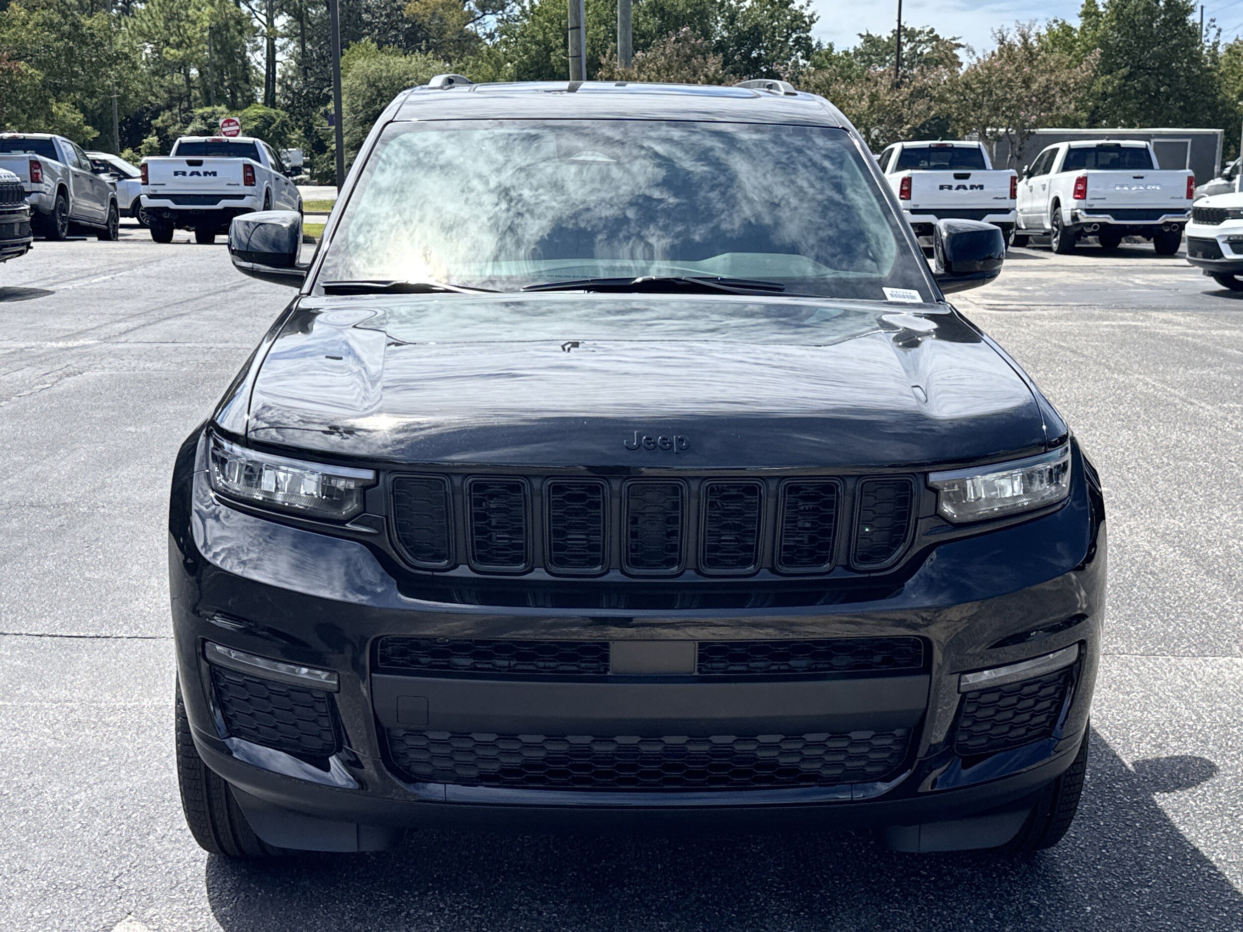 2025 Jeep Grand Cherokee Limited photo 3