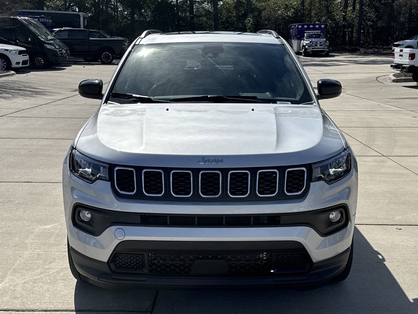 2025 Jeep Compass Latitude photo 3