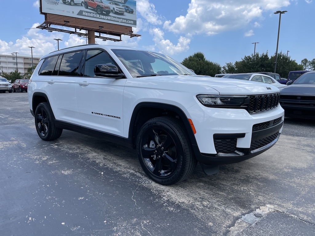 Used 2023 Jeep Grand Cherokee Altitude SUV
