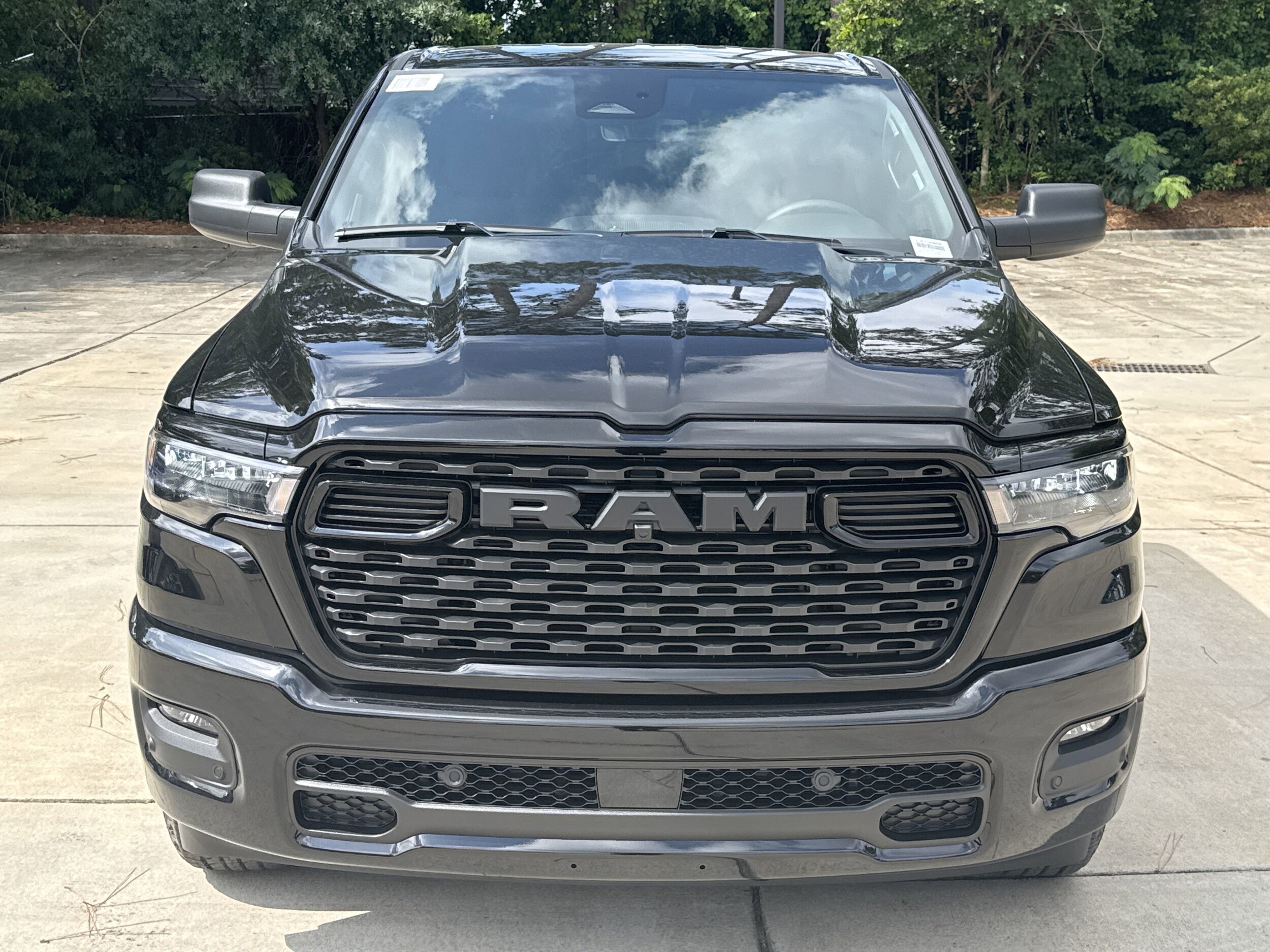 2025 Ram 1500 Tradesman photo 3