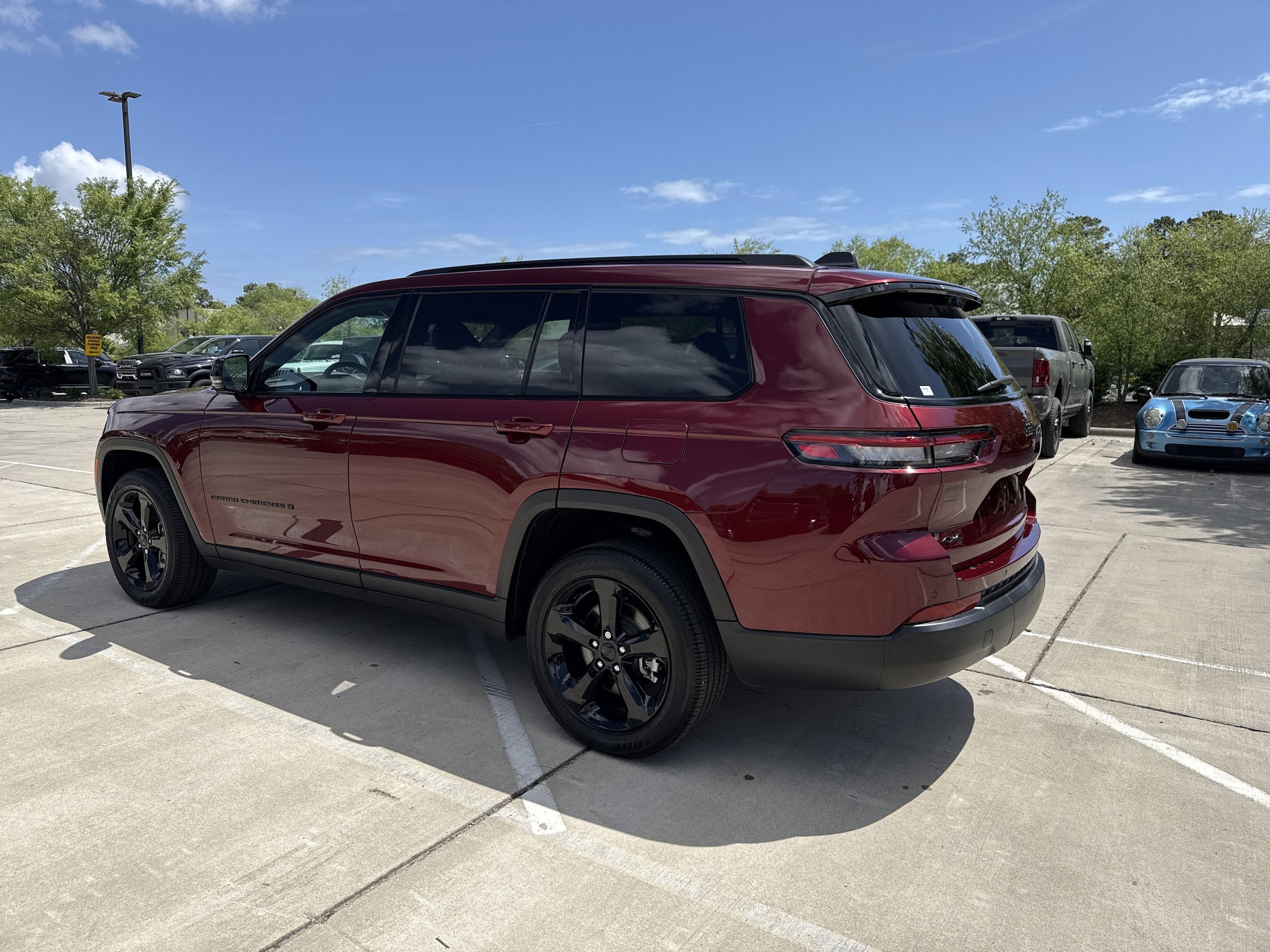 2024 Jeep Grand Cherokee L Altitude photo 3
