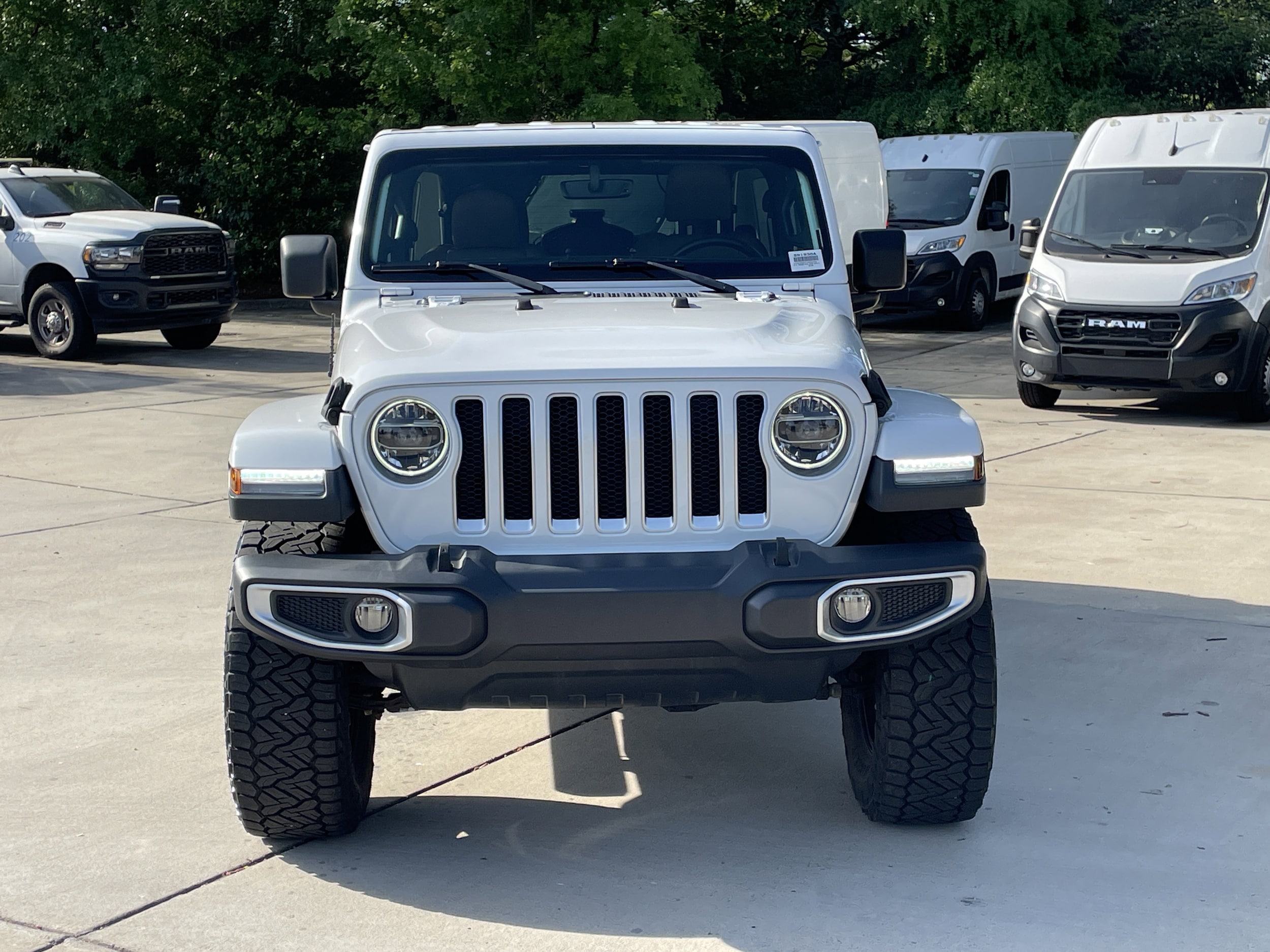 2020 Jeep Wrangler Sahara photo 2