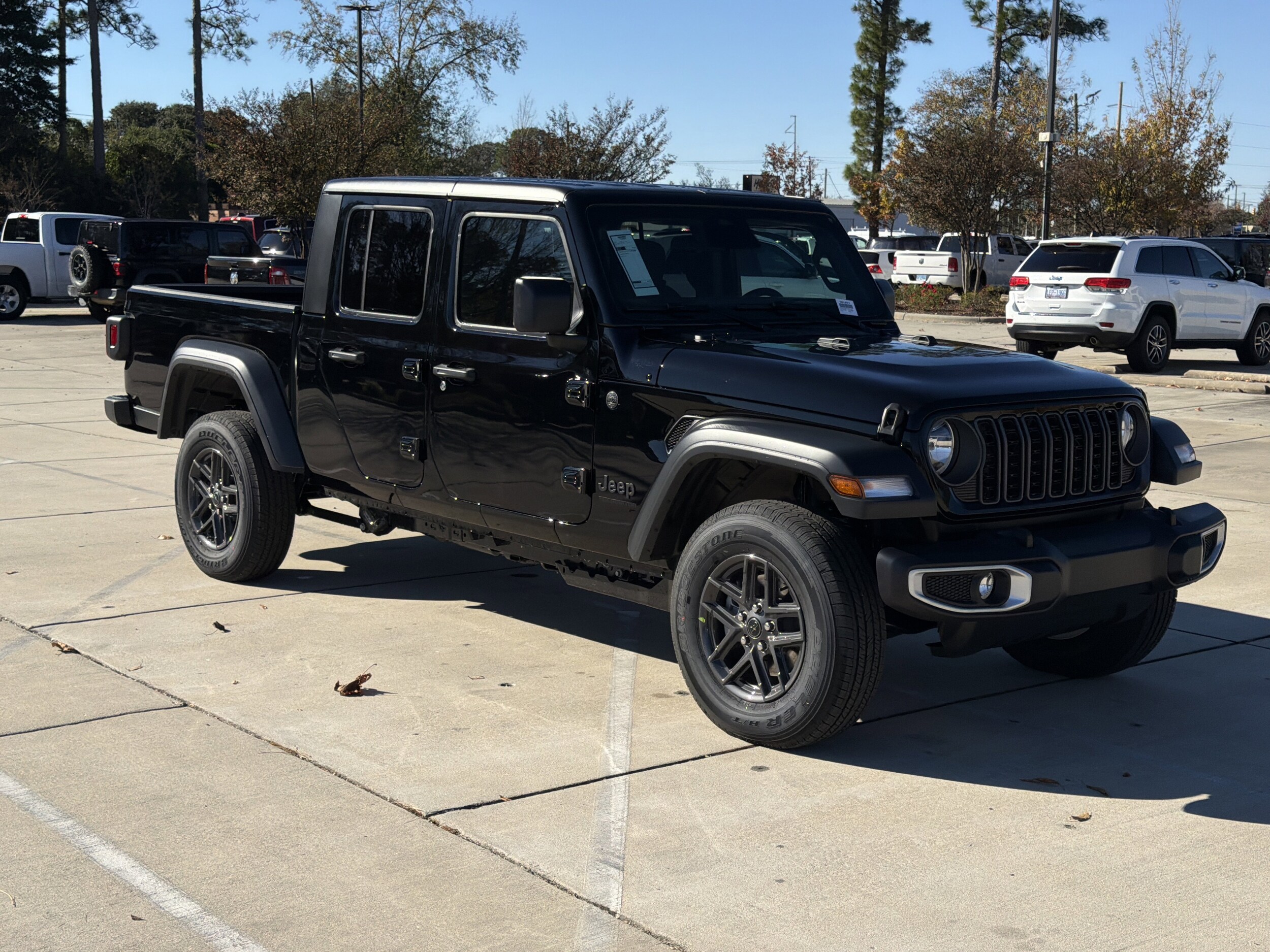 2026 Jeep Gladiator Sport S photo 2