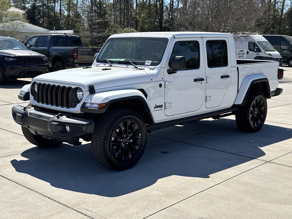 Used 2025 Jeep Gladiator Nighthawk Truck Crew Cab