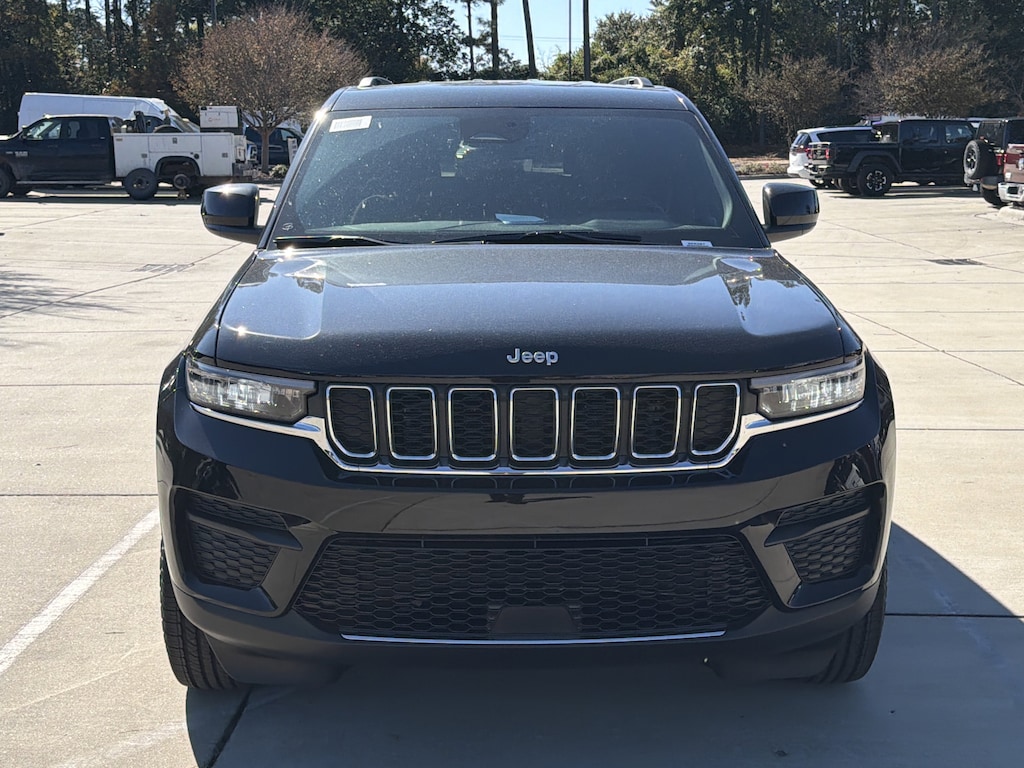 New 2025 Jeep Grand Cherokee Laredo Sport Utility