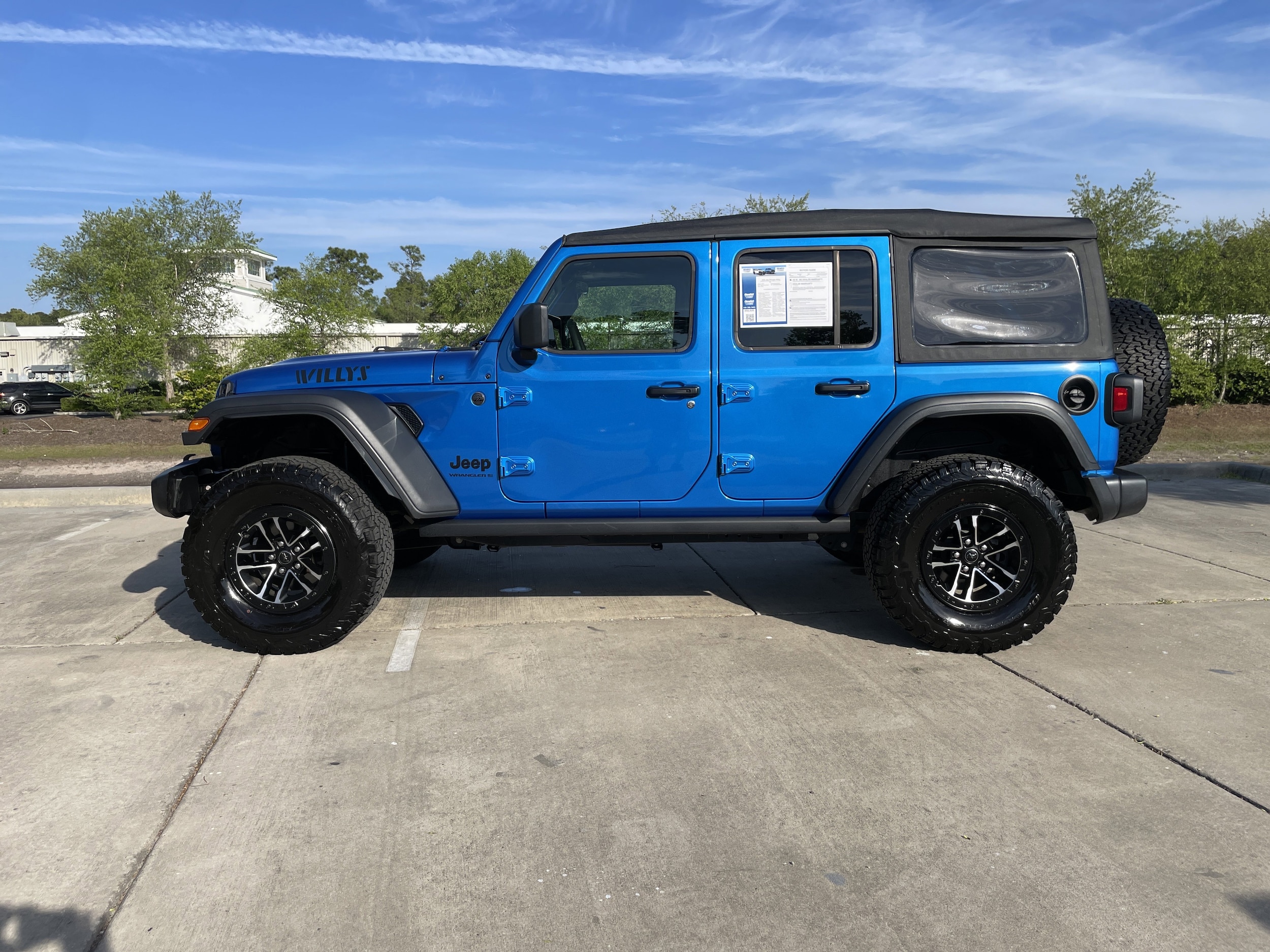 2025 Jeep Wrangler Willys photo 5