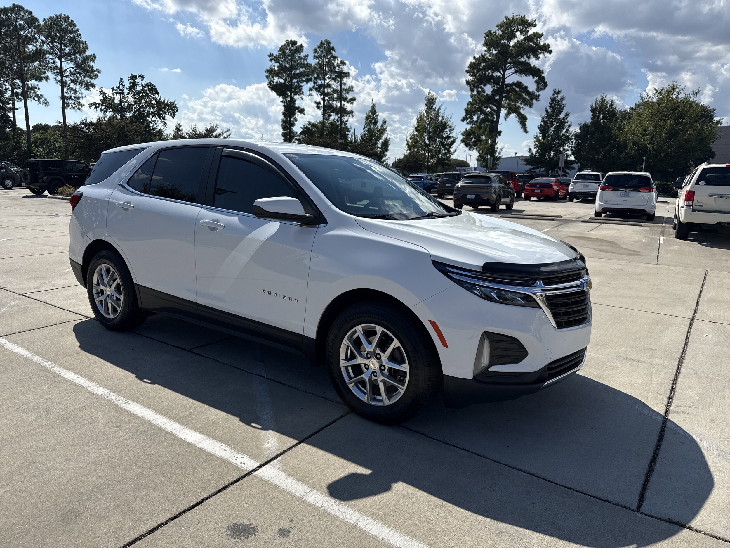 2022 Chevrolet Equinox LT photo 2