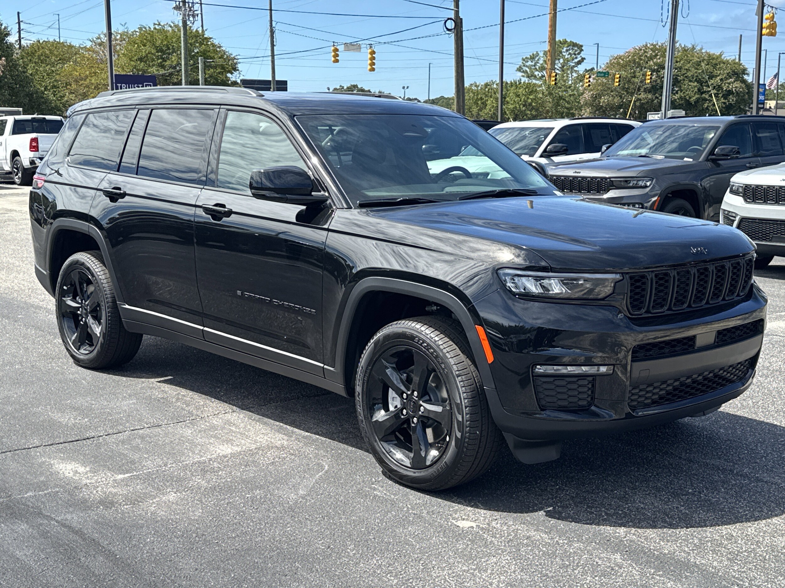 2025 Jeep Grand Cherokee Limited photo 2