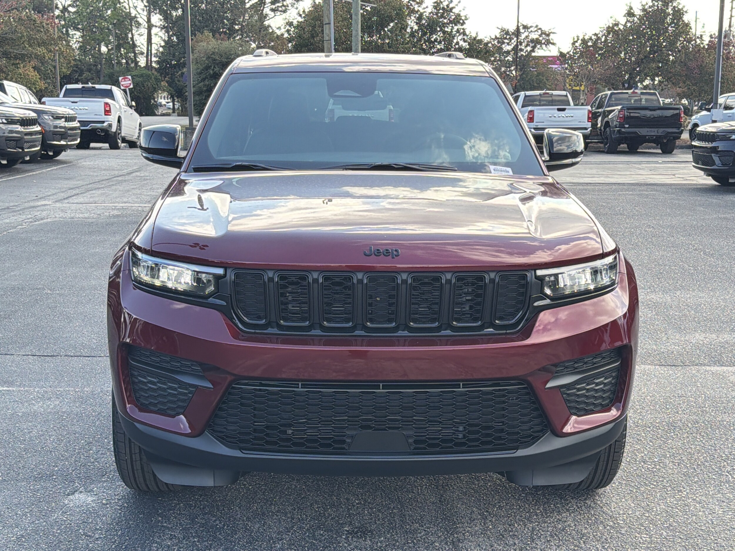 2025 Jeep Grand Cherokee Altitude photo 3