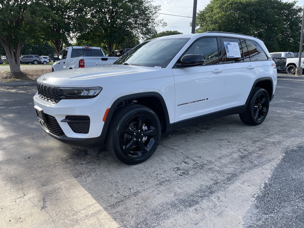 Used 2023 Jeep Grand Cherokee Altitude SUV