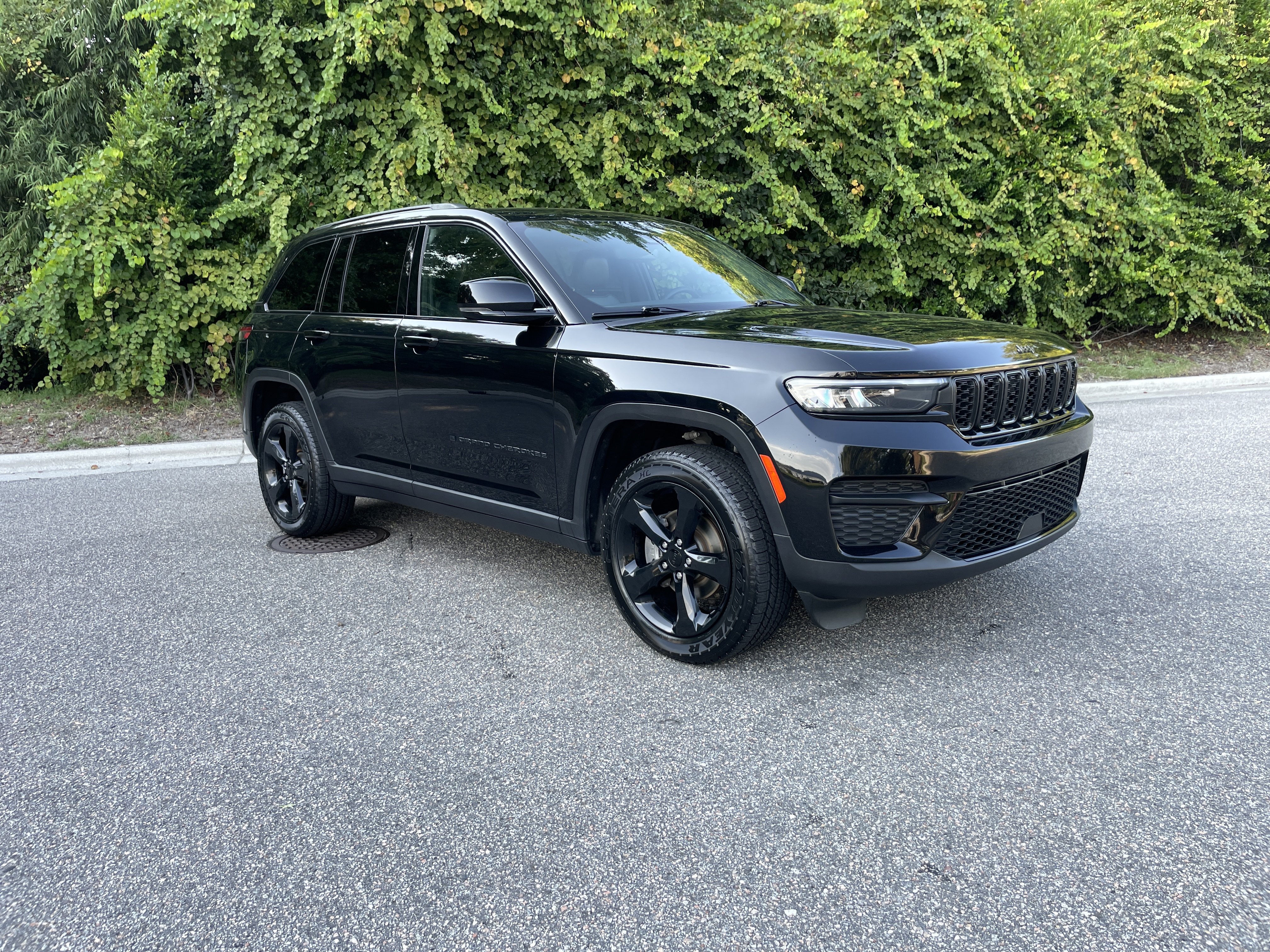 Used 2023 Jeep Grand Cherokee Altitude SUV