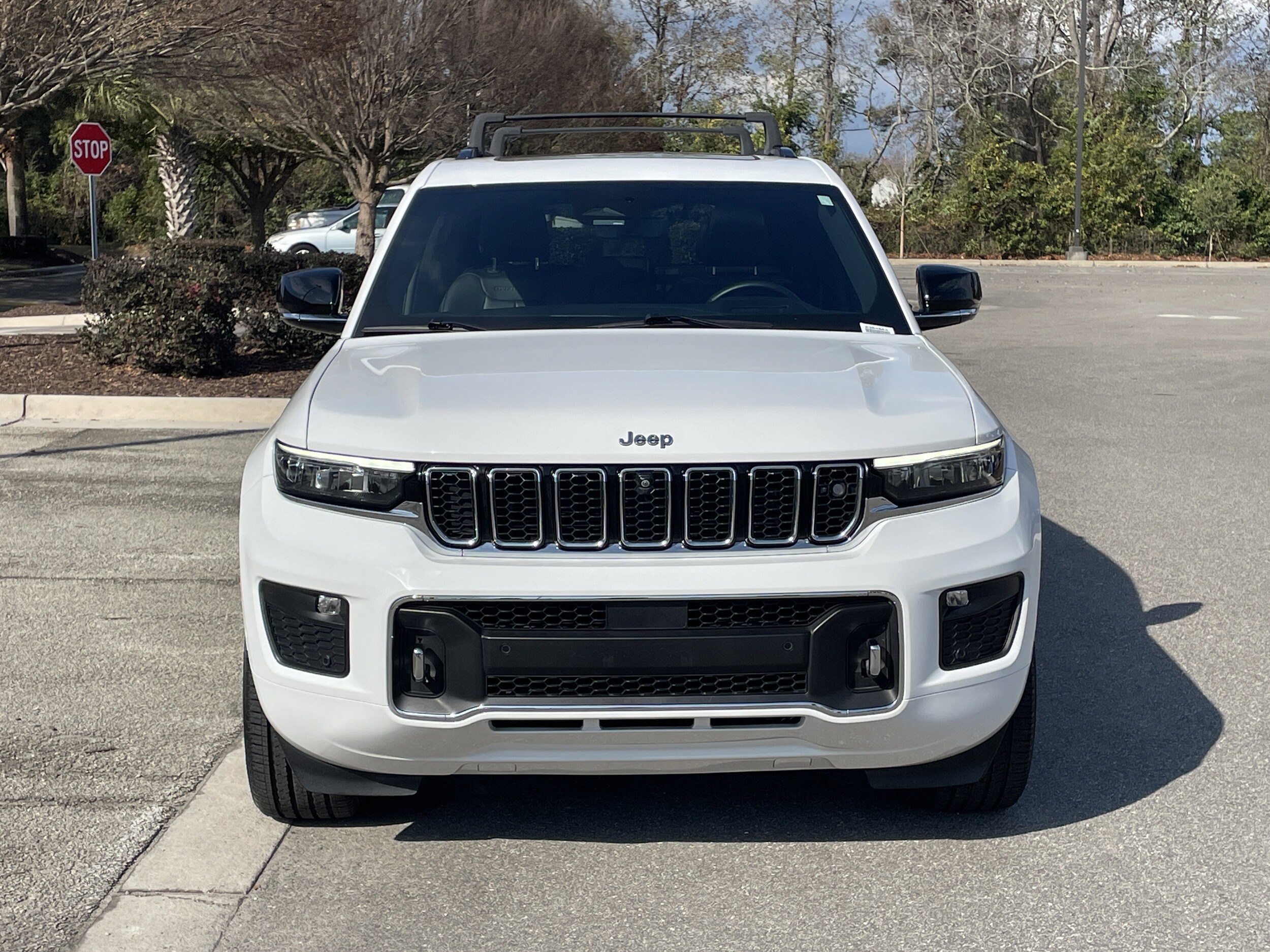 2023 Jeep Grand Cherokee Overland photo 3