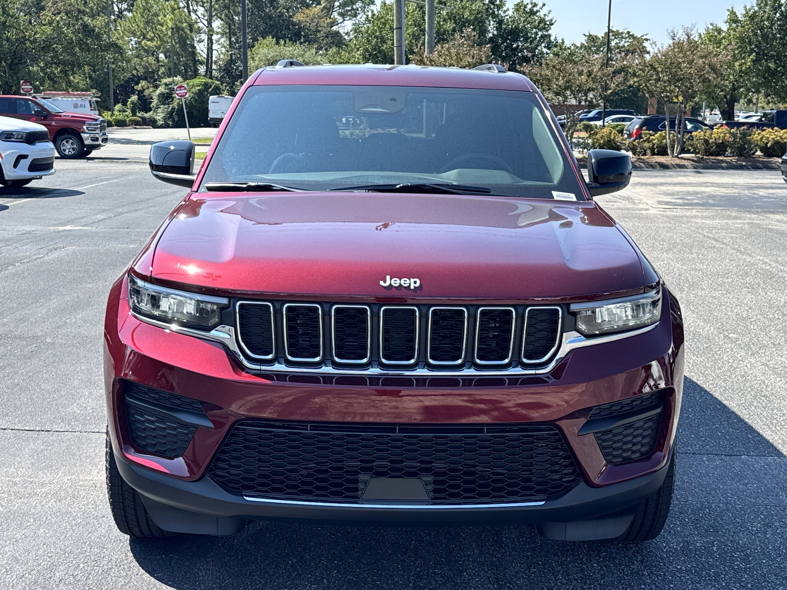 2025 Jeep Grand Cherokee Laredo Altitude photo 3