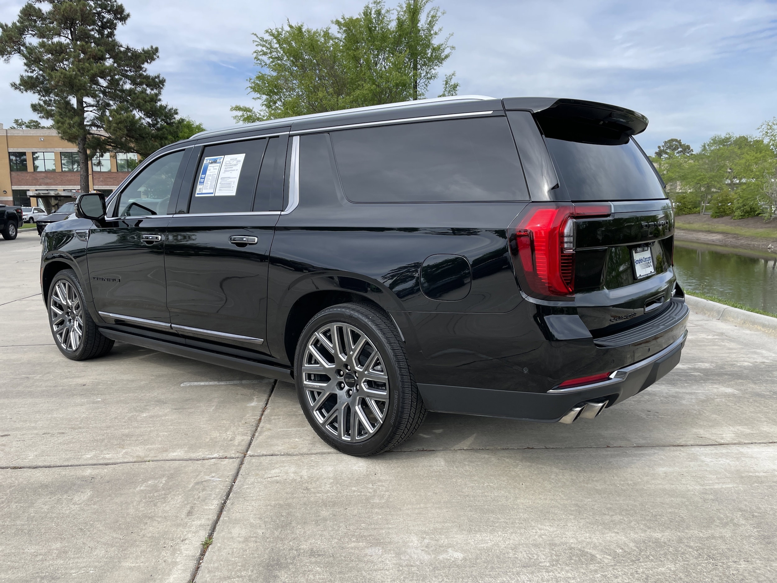 2025 GMC Yukon XL Denali Ultimate photo 6
