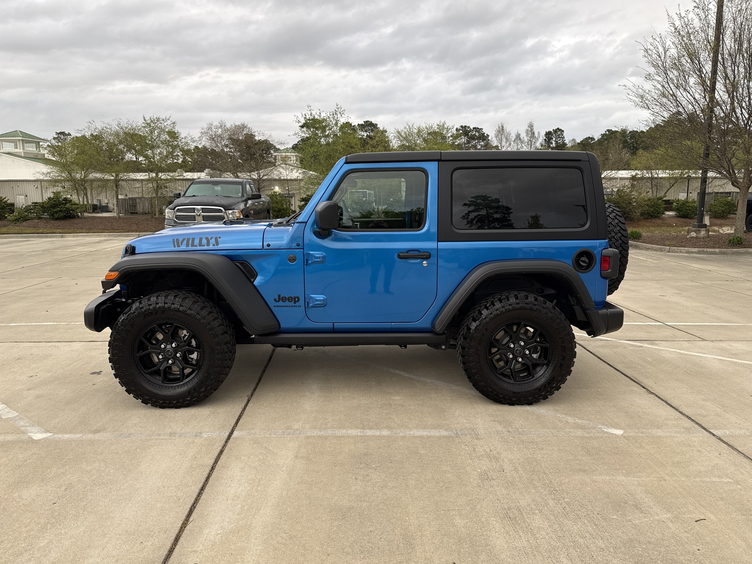 2024 Jeep Wrangler Willys photo 5