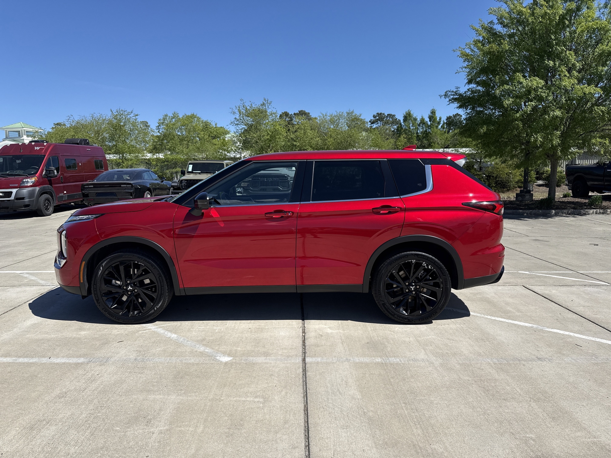 2023 Mitsubishi Outlander SE Black Edition photo 4