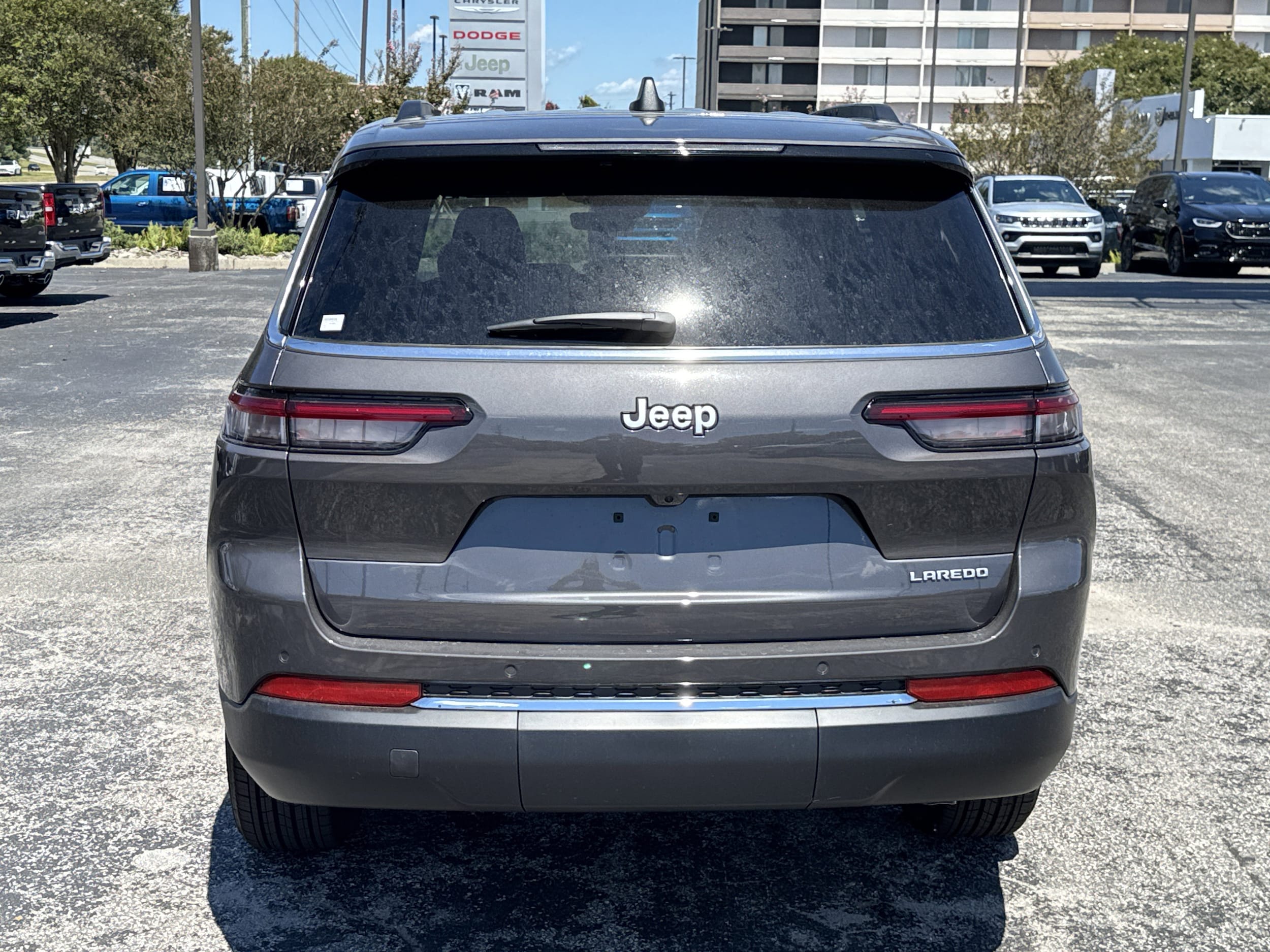2025 Jeep Grand Cherokee L Laredo photo 6