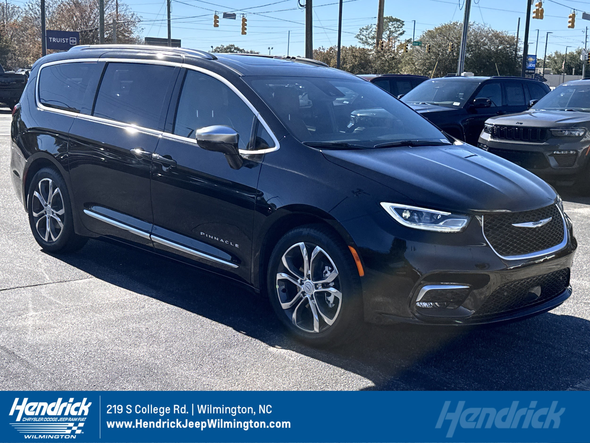 2026 Chrysler Pacifica Pinnacle's photo