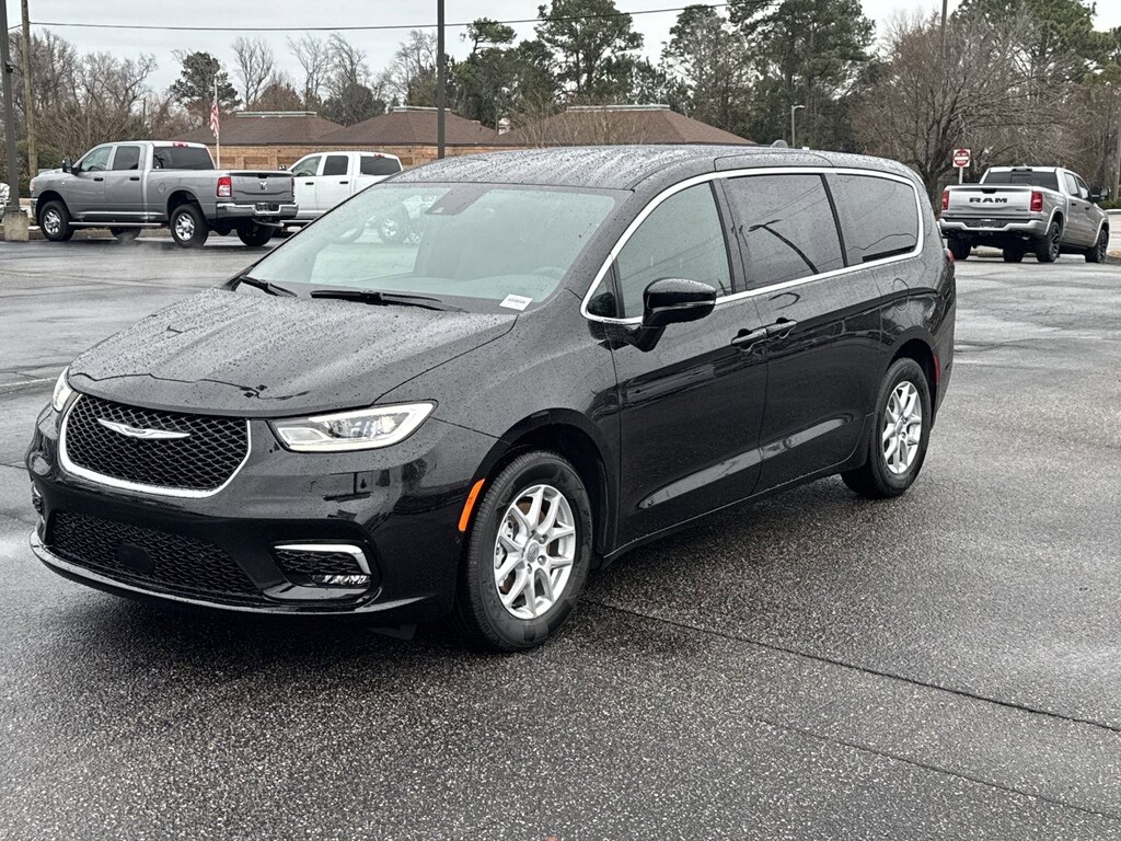 Used 2025 Chrysler Pacifica Select Van Passenger Van