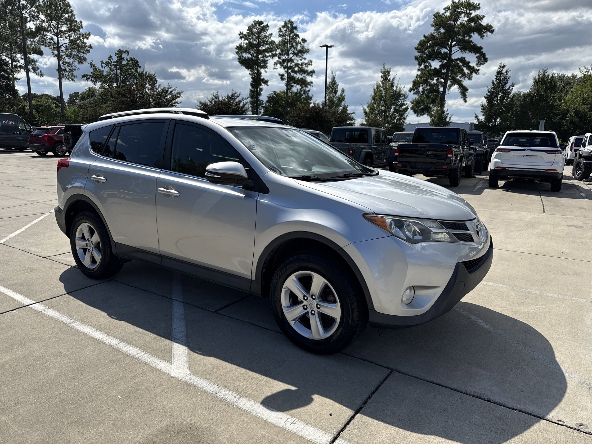 2014 Toyota RAV4 XLE photo 2