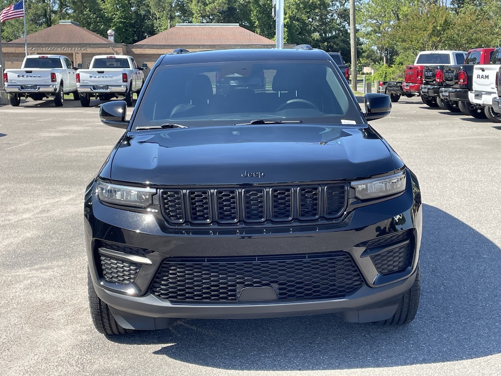 Used 2023 Jeep Grand Cherokee Altitude SUV