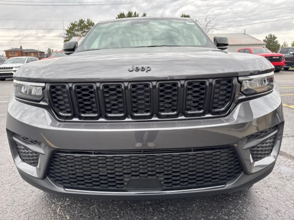 New 2025 Jeep Grand Cherokee Laredo SUV