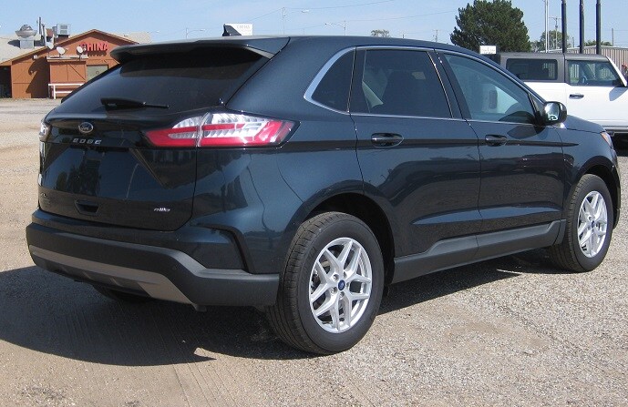 2022 Ford Edge SEL photo 2