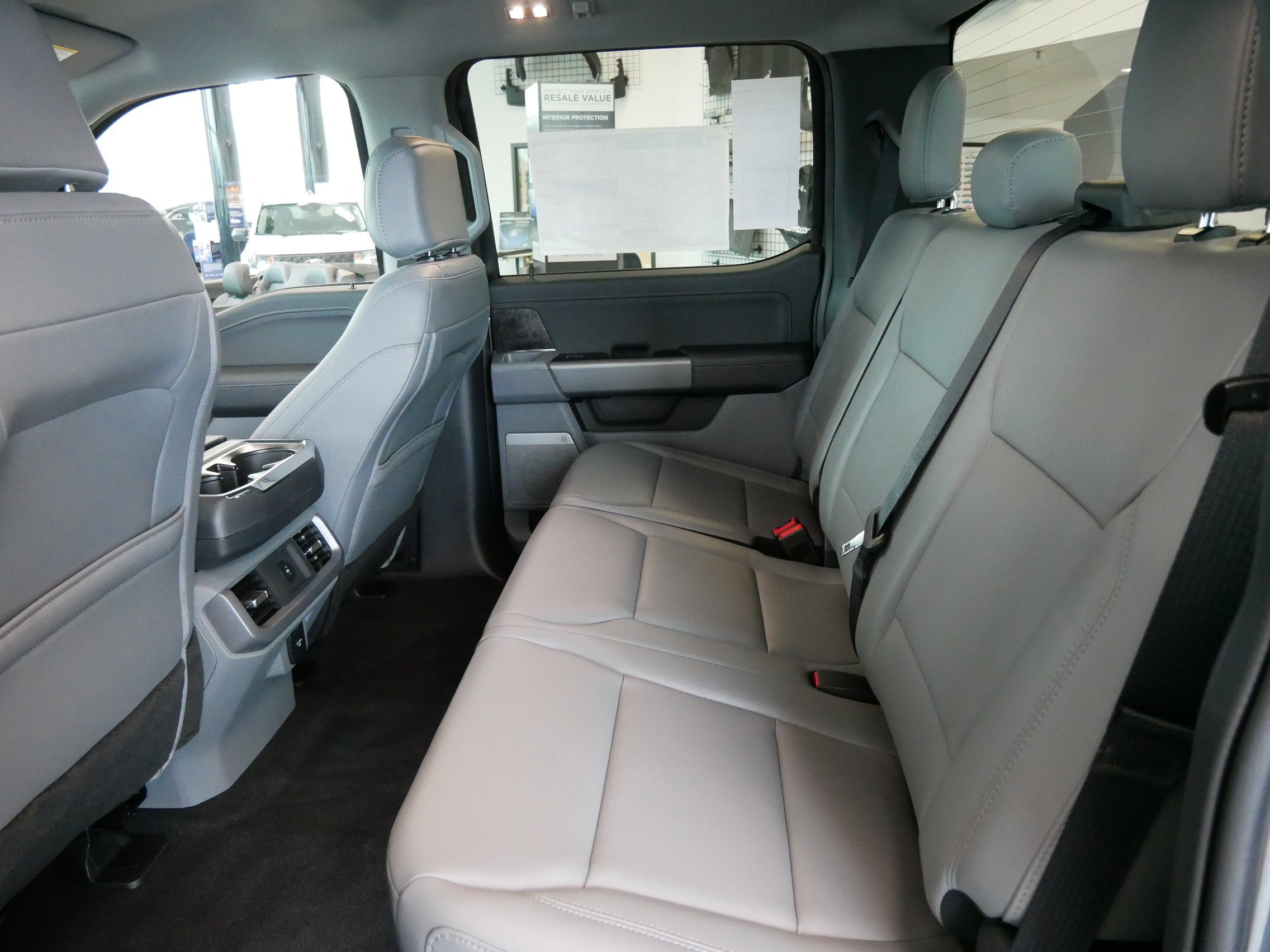 2025 Ford F-150 Lightning Flash - Photo 8