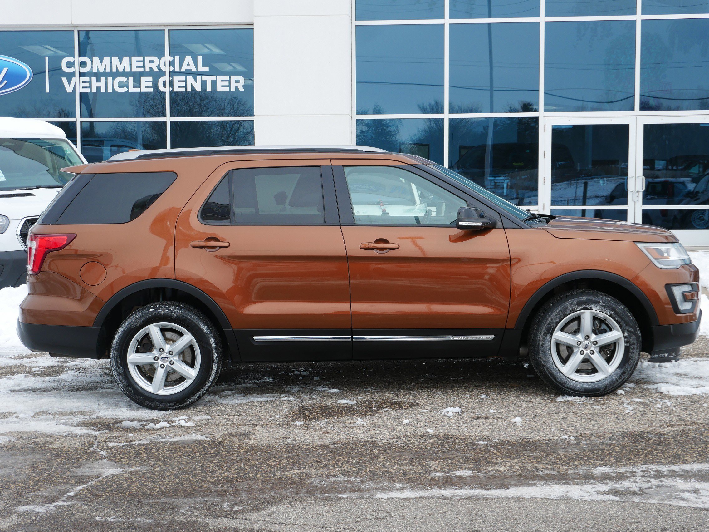 Used 2017 Ford Explorer XLT with VIN 1FM5K8D8XHGA39983 for sale in New Brighton, Minnesota
