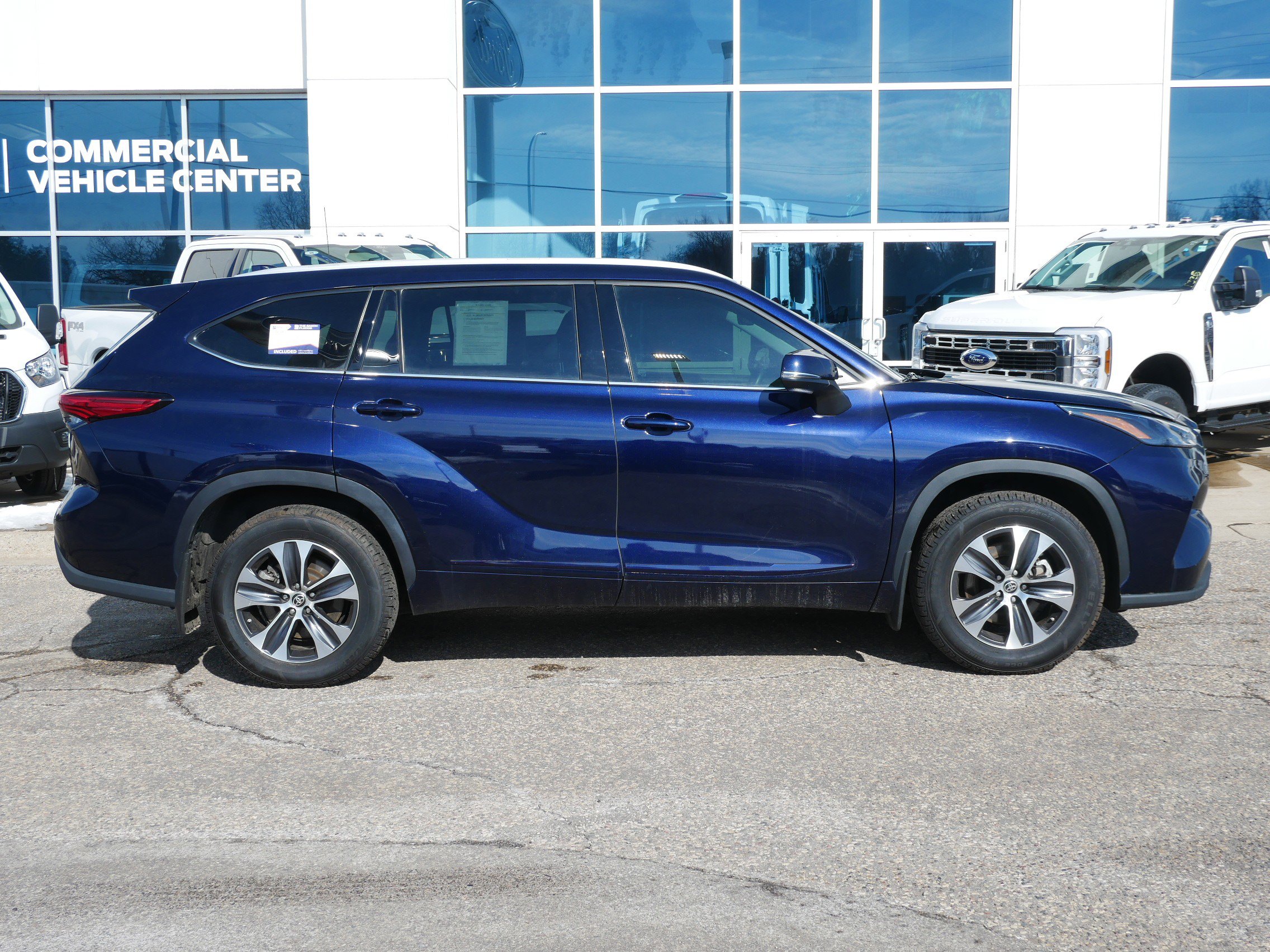 Certified 2022 Toyota Highlander XLE with VIN 5TDGZRBH8NS196107 for sale in New Brighton, Minnesota