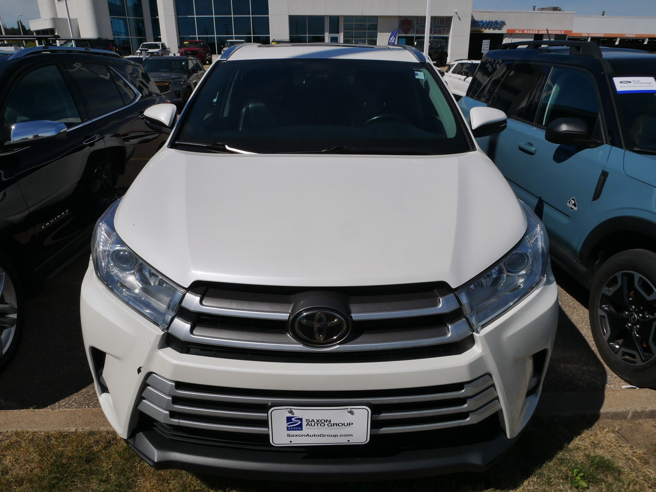 Used 2018 Toyota Highlander XLE with VIN 5TDJZRFHXJS832892 for sale in New Brighton, Minnesota