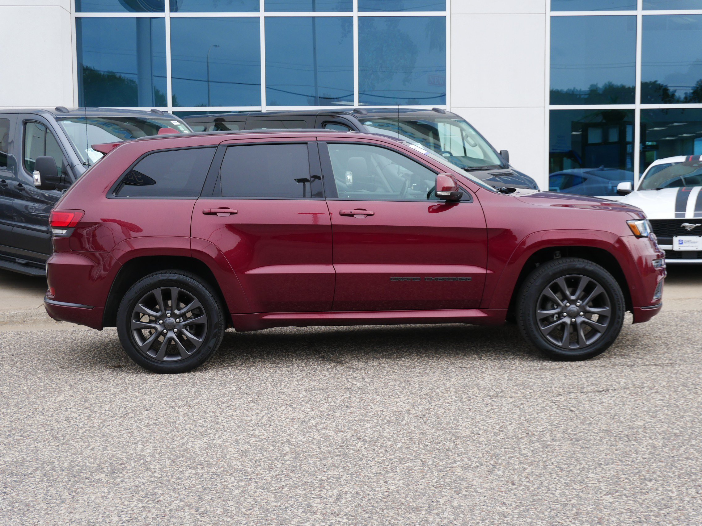 Used 2019 Jeep Grand Cherokee High Altitude with VIN 1C4RJFCG0KC733554 for sale in New Brighton, Minnesota