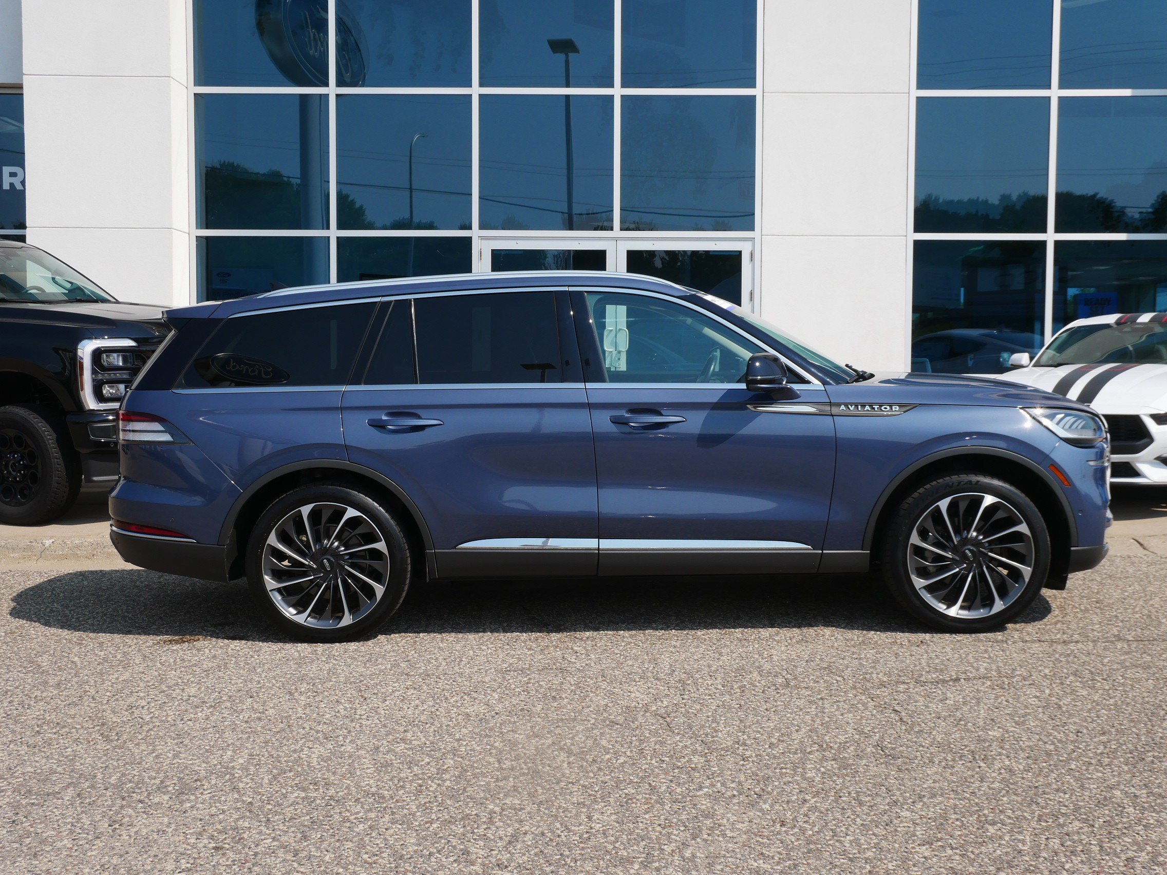 Used 2021 Lincoln Aviator Reserve with VIN 5LM5J7XC9MGL07247 for sale in New Brighton, Minnesota