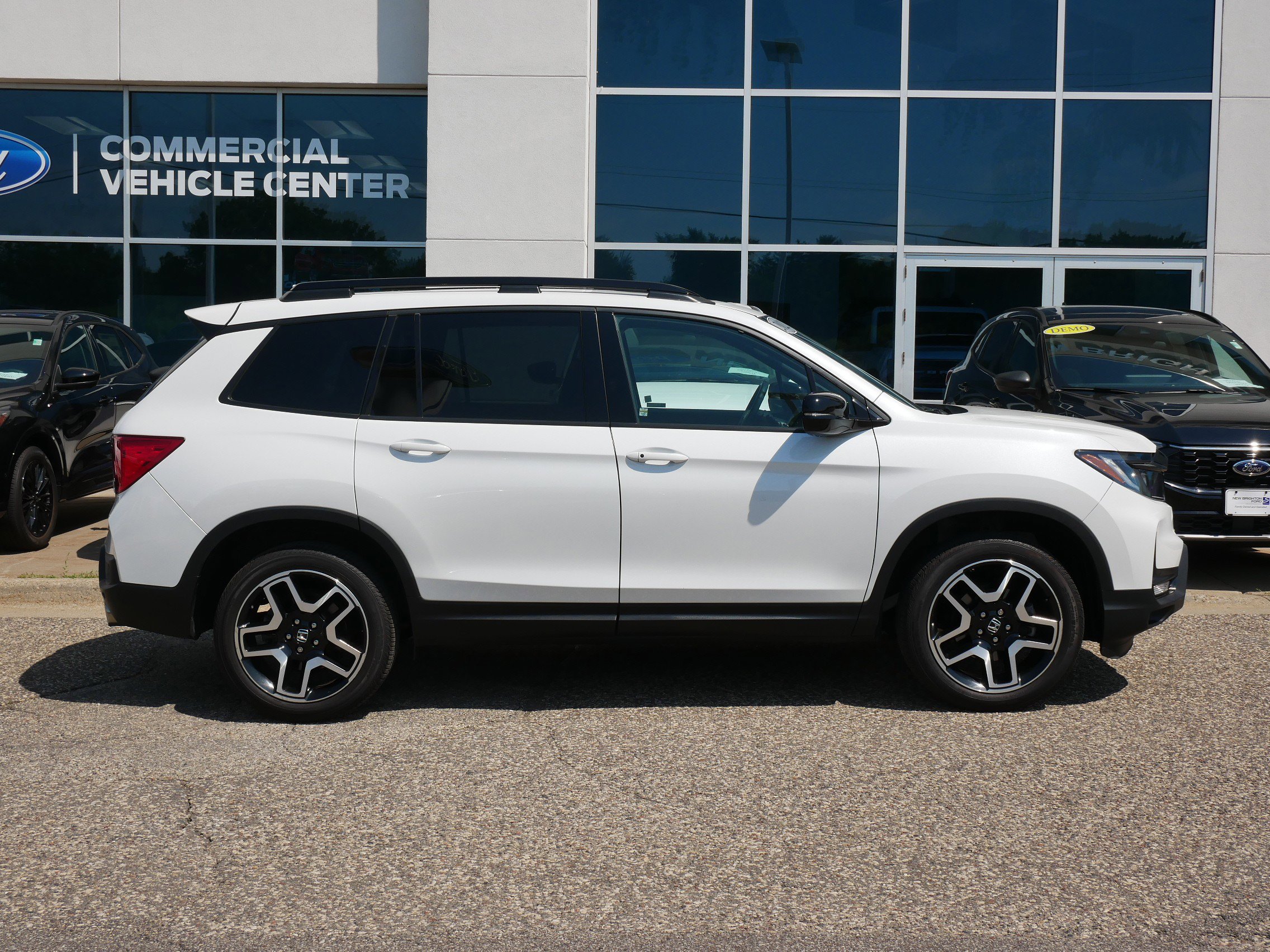 Used 2022 Honda Passport Elite with VIN 5FNYF8H00NB009374 for sale in New Brighton, Minnesota