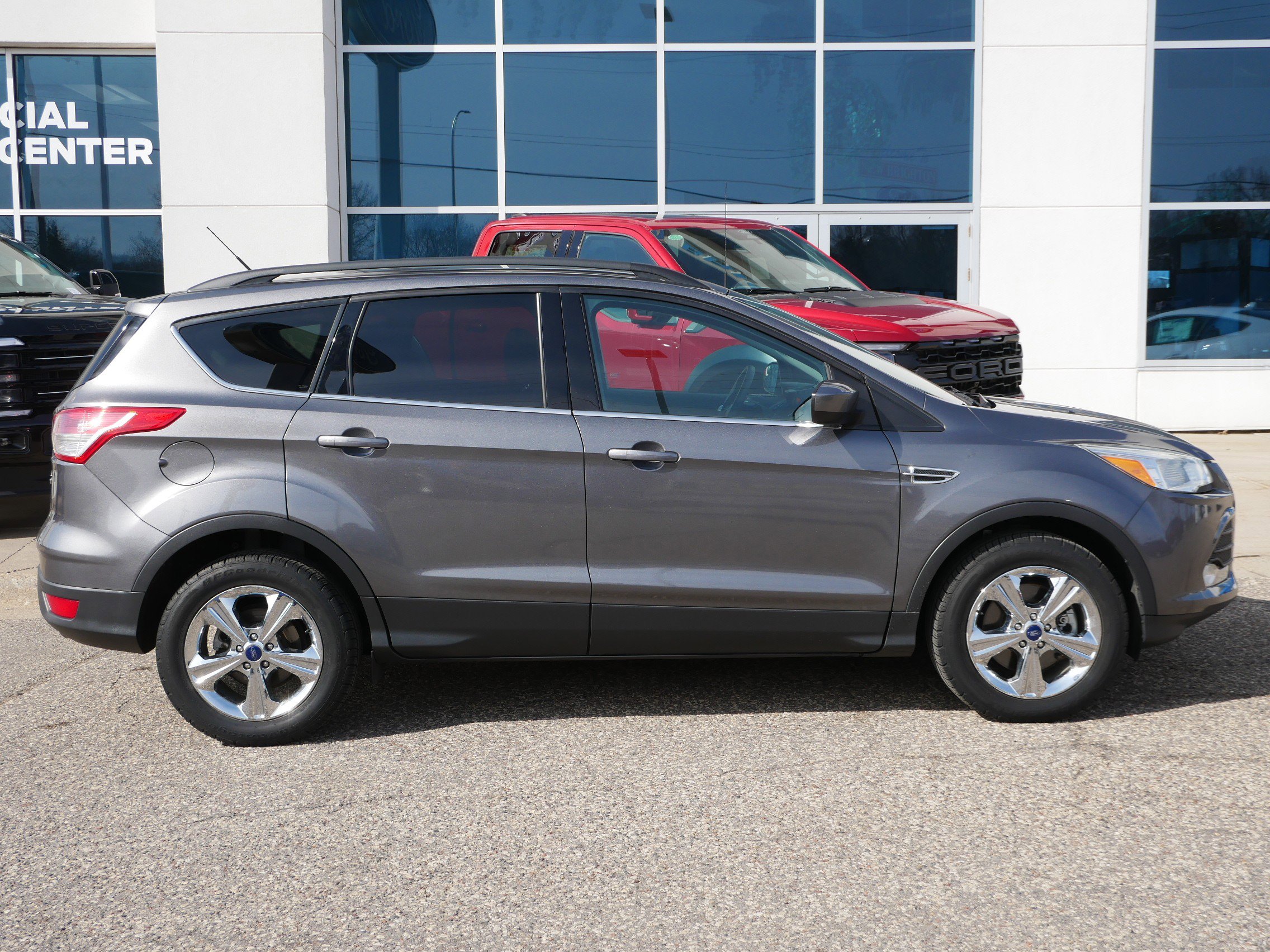 Used 2014 Ford Escape SE with VIN 1FMCU9GX8EUB31083 for sale in New Brighton, Minnesota