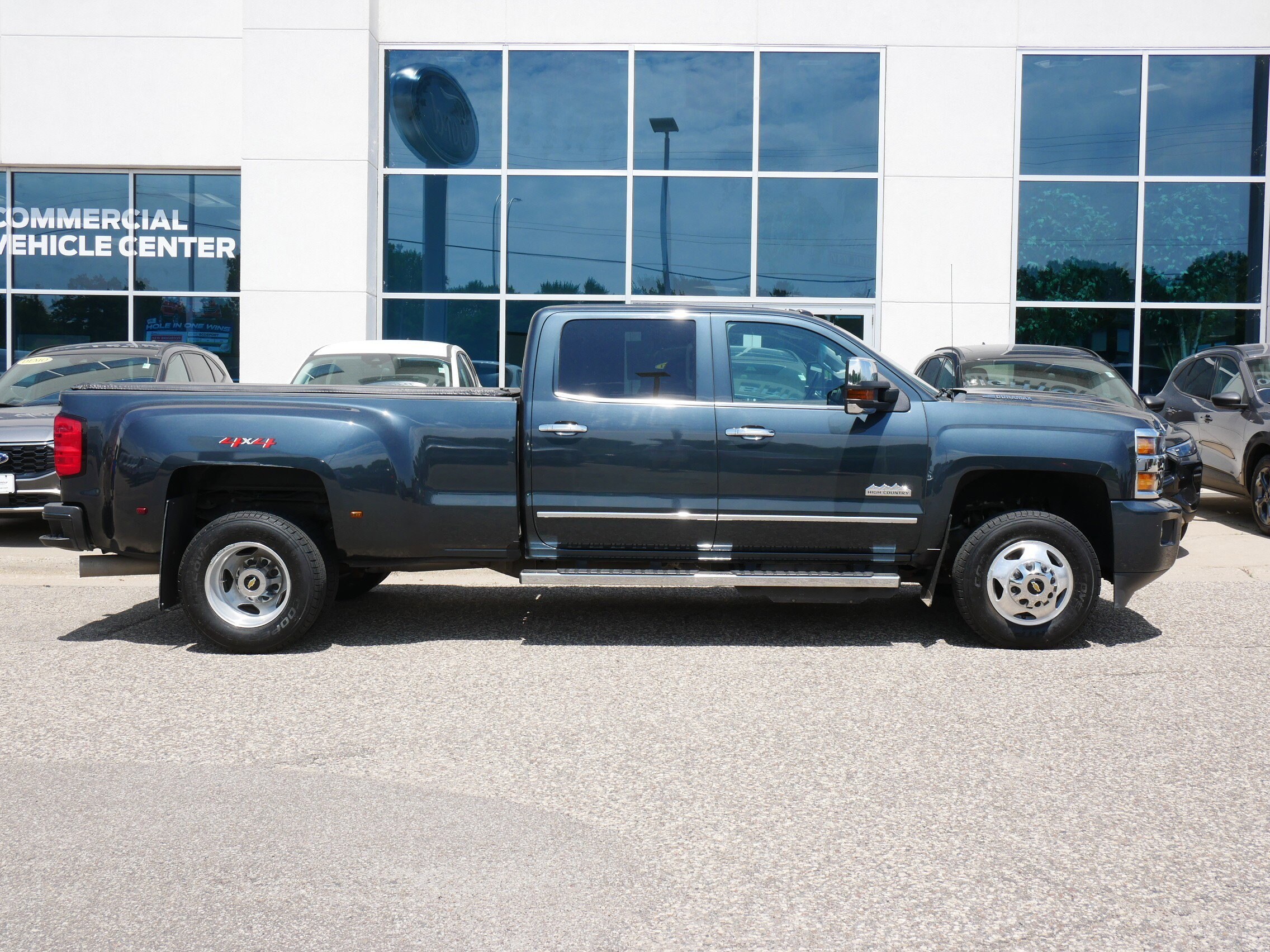 Used 2019 Chevrolet Silverado 3500HD High Country with VIN 1GC4KYEY2KF166299 for sale in New Brighton, Minnesota