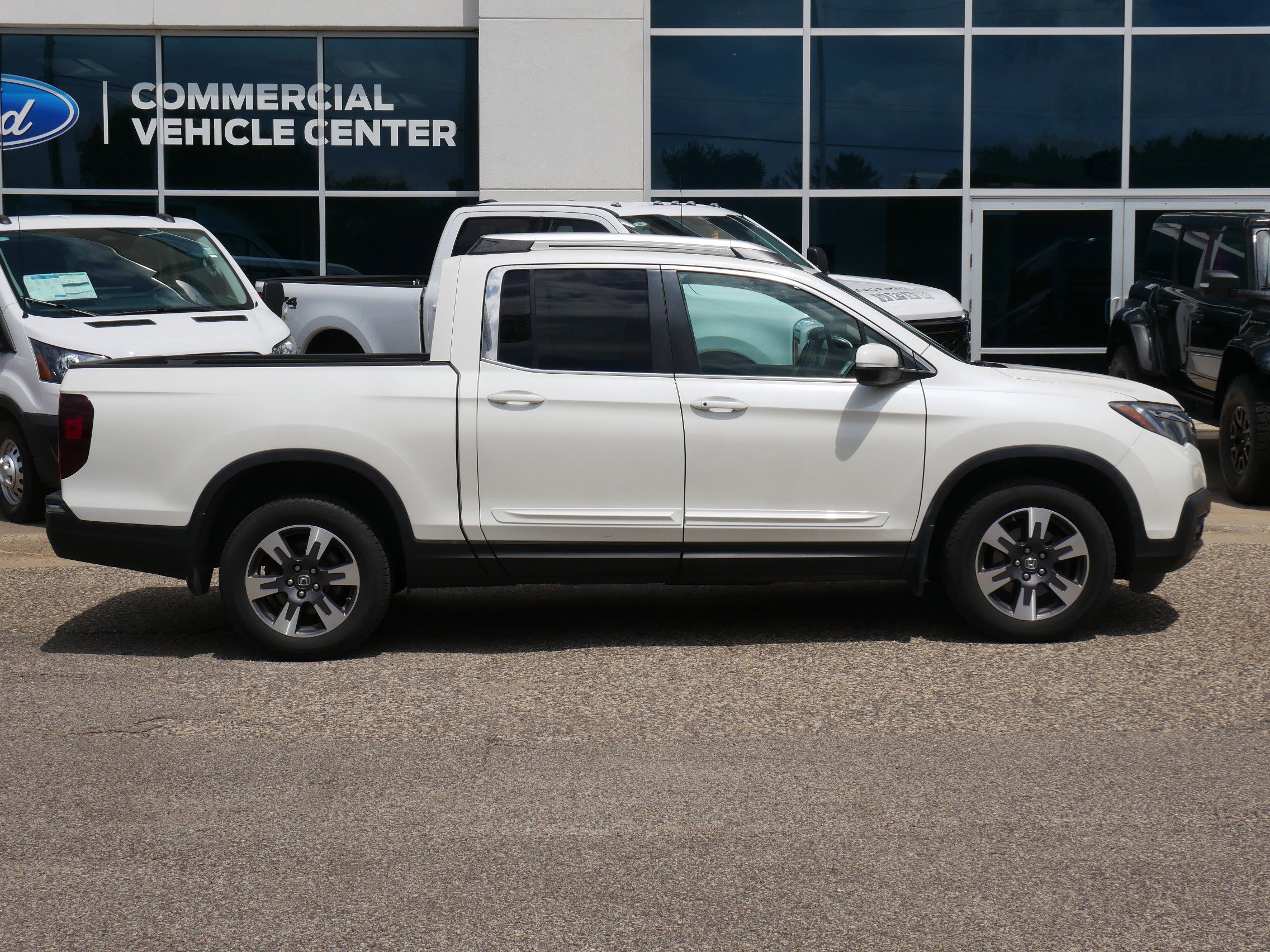Used 2017 Honda Ridgeline RTL with VIN 5FPYK3F57HB018193 for sale in New Brighton, Minnesota