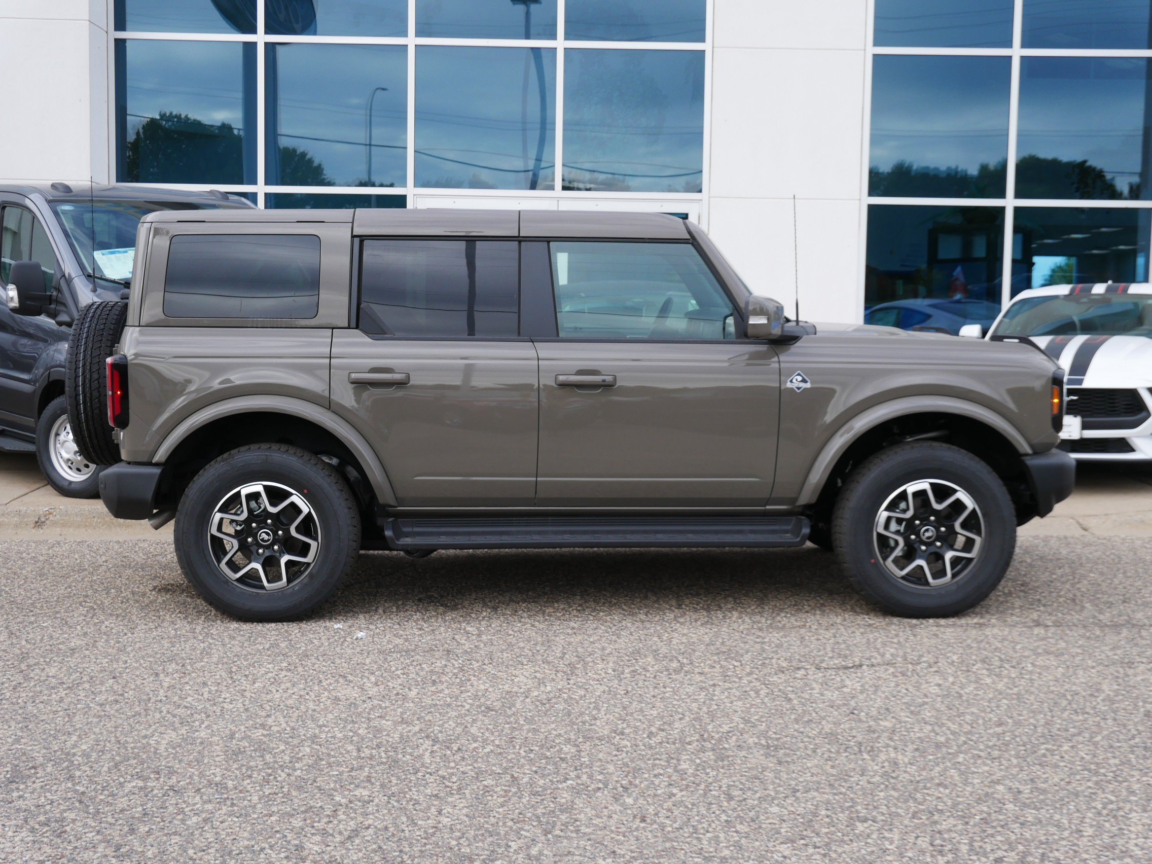 Used 2025 Ford Bronco 4-Door Outer Banks with VIN 1FMDE8BH0SLB79335 for sale in New Brighton, Minnesota
