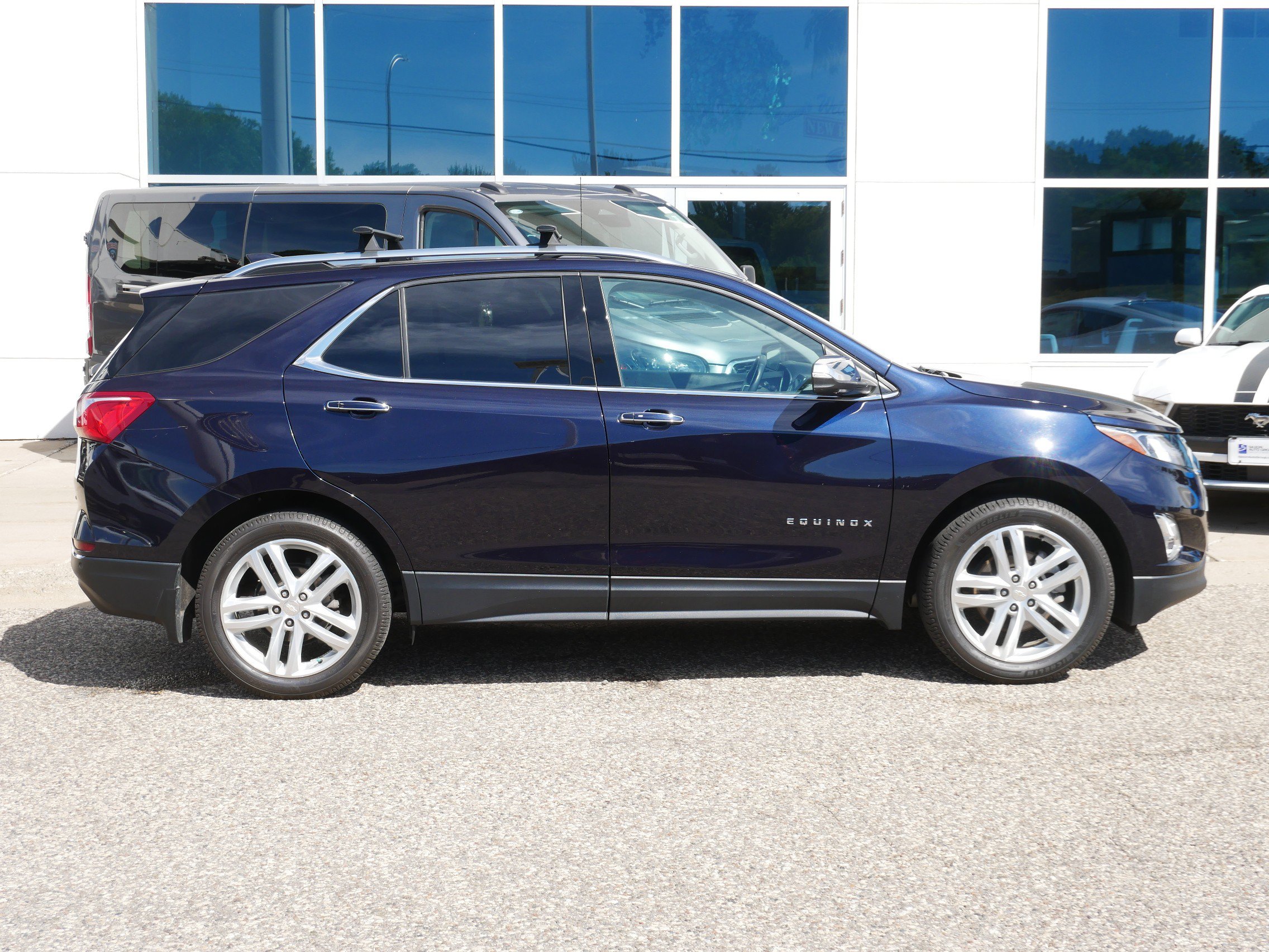 Used 2020 Chevrolet Equinox Premier with VIN 3GNAXYEX4LS543117 for sale in New Brighton, Minnesota