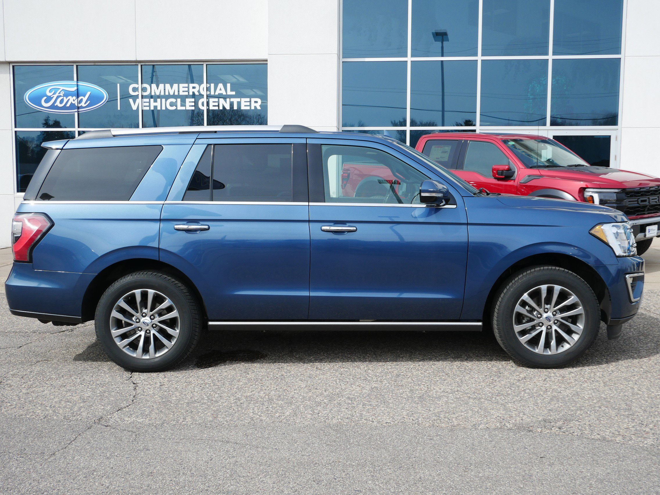 Used 2018 Ford Expedition Limited with VIN 1FMJU2AT8JEA59486 for sale in New Brighton, Minnesota