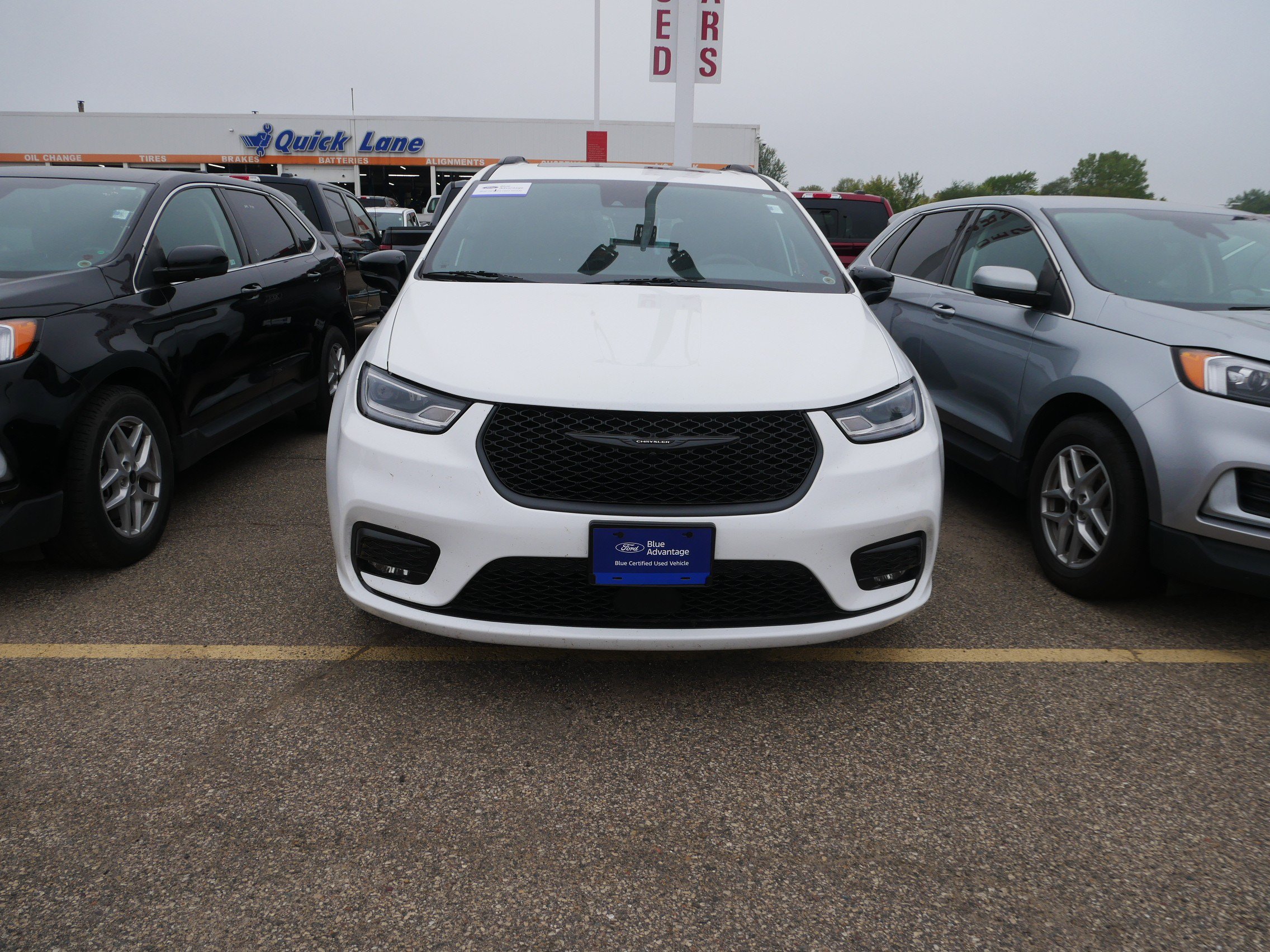 Used 2025 Chrysler Pacifica Limited with VIN 2C4RC1GG3SR515686 for sale in New Brighton, Minnesota