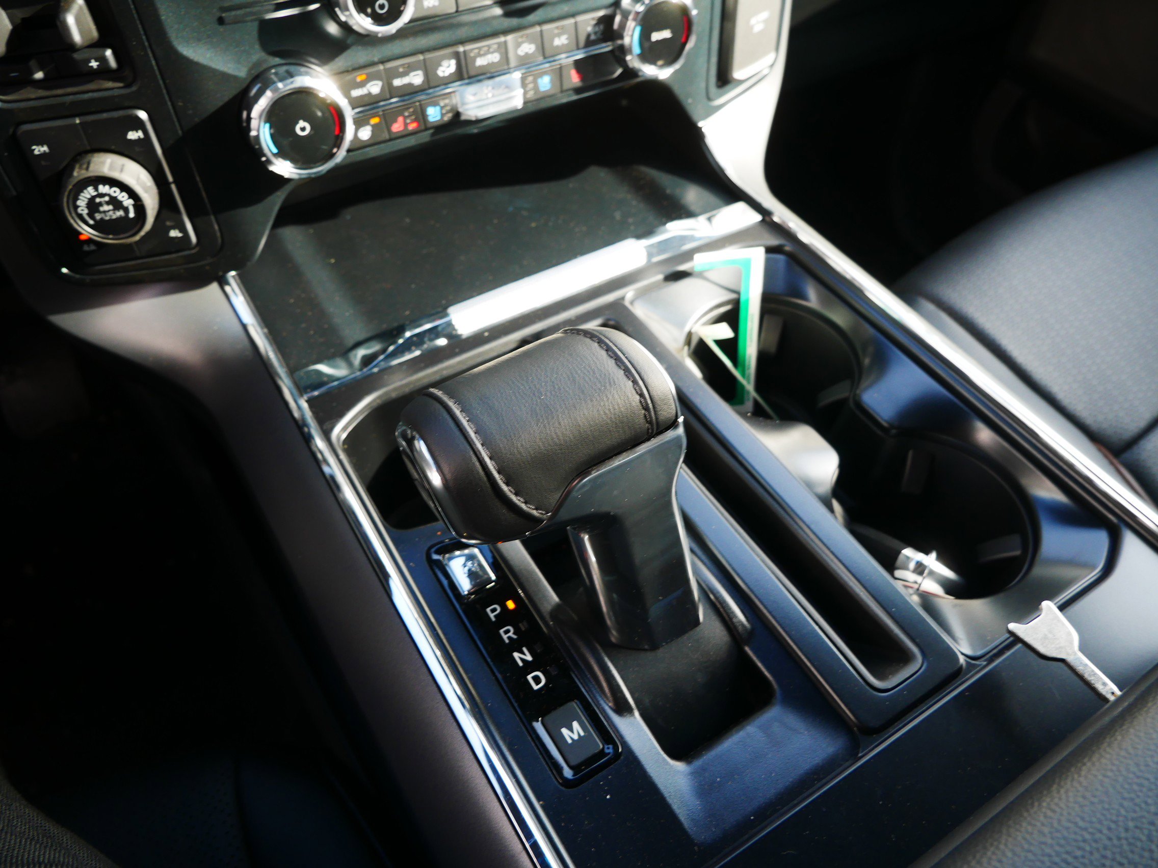 2025 Ford F-150 Lariat - Photo 10