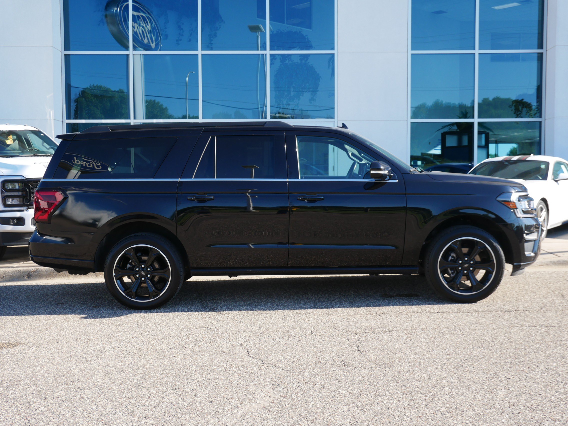 Used 2024 Ford Expedition MAX Limited with VIN 1FMJK2A88REA53569 for sale in New Brighton, Minnesota