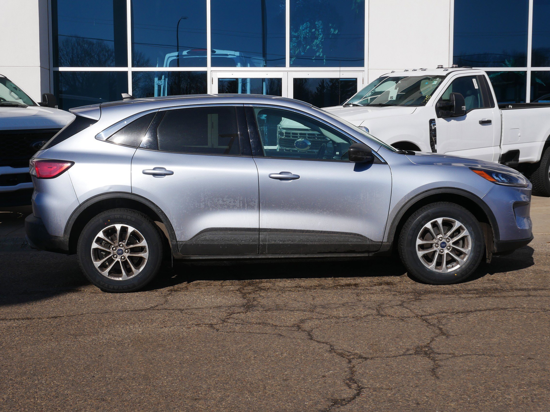 Used 2022 Ford Escape SE with VIN 1FMCU9G63NUA28211 for sale in New Brighton, Minnesota