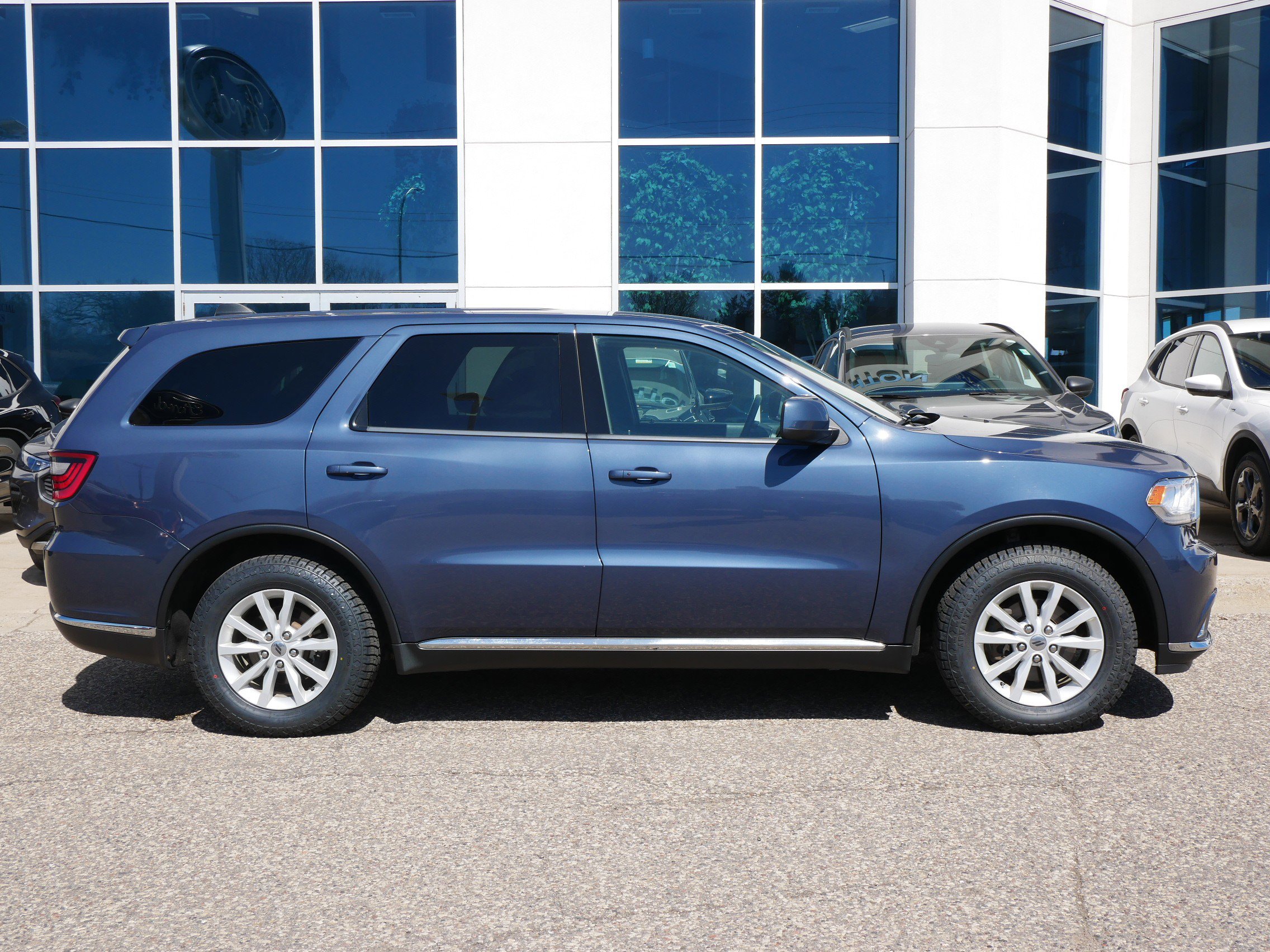 Used 2020 Dodge Durango SXT with VIN 1C4RDHAG0LC165930 for sale in New Brighton, Minnesota