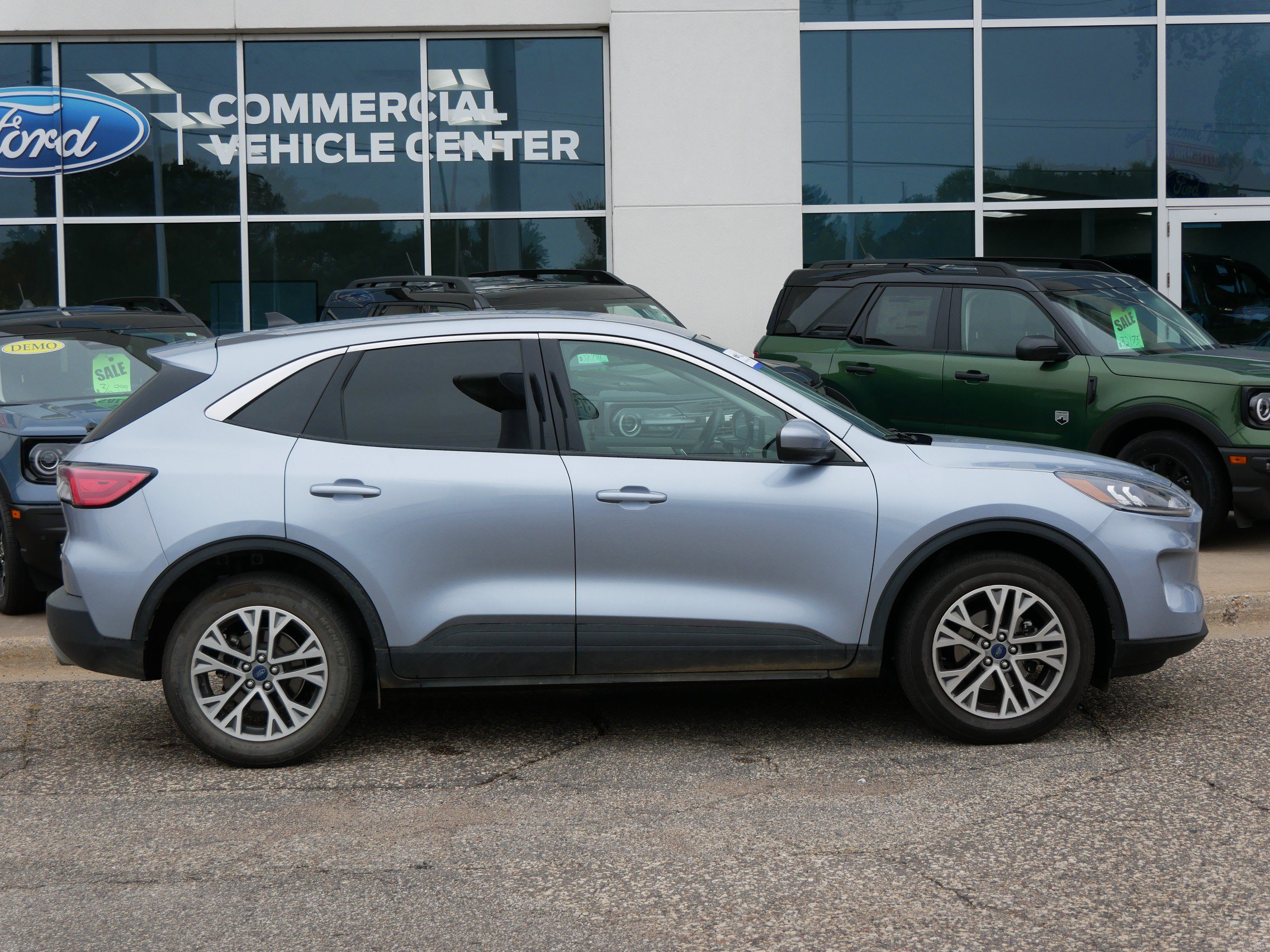 2022 Ford Escape SEL photo 2