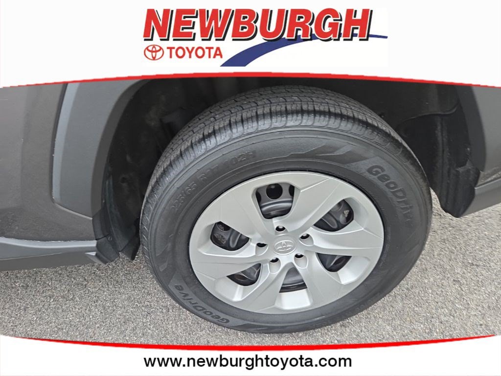 2023 Toyota RAV4 LE - Photo 10
