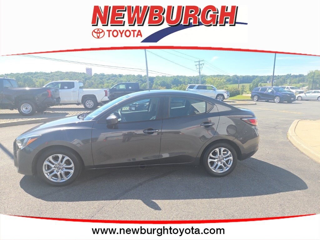 2017 Toyota Yaris iA Base photo 2