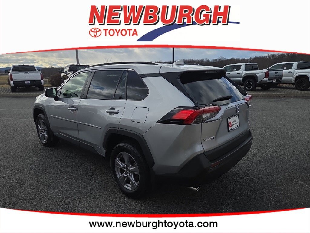 2023 Toyota RAV4 Hybrid XLE photo 3